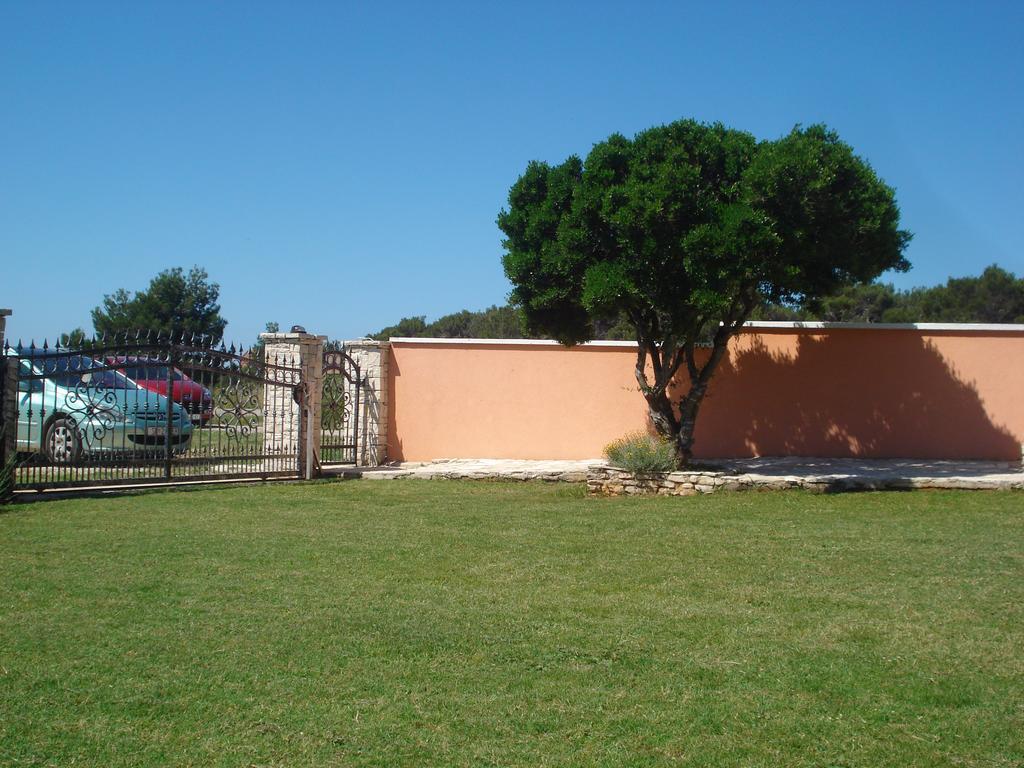 Apartments Villa Orange Medulin Kültér fotó